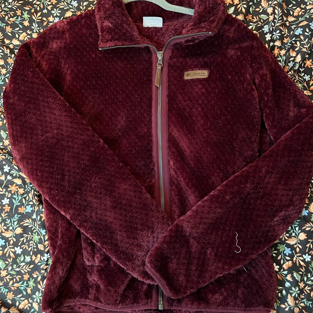 Fluffy burgundy Columbia jacket 🧥